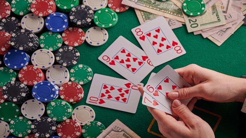 【妞妞遊戲】超級懶人包!新手福音,10分鐘就知道怎麼玩 【妞妞遊戲】若比劃點數相同時,先比手中最大牌的點數、花色。